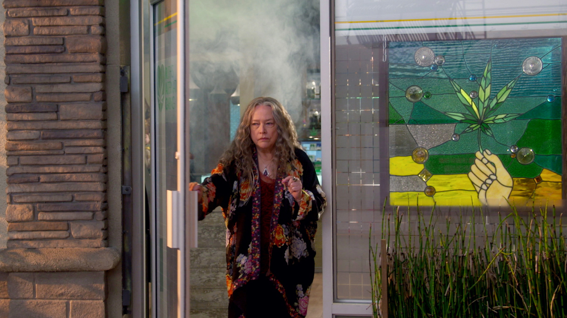 Disjointed 1. Sezon 1. Bölüm